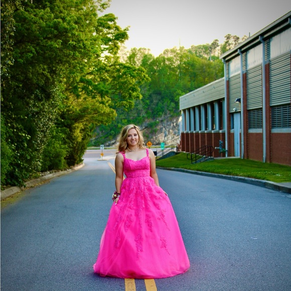 Meet your Posher, Amanda - Picture 1 of 3